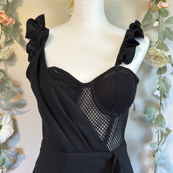 PatBO
Tulle & Crepe Gown - Picture 6 of 16